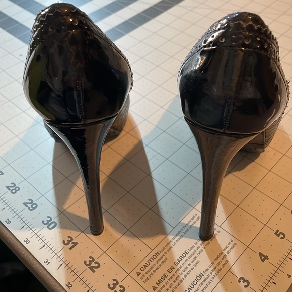 Black Pumps 5” Heel size 6 Faux Snake Embossed with Patton Heel Women’s Shoes - Picture 3 of 8